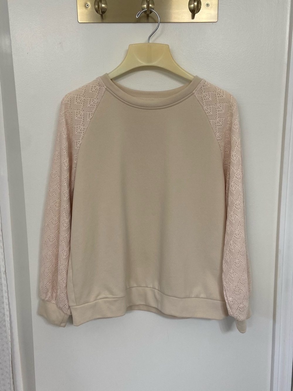 Women’s Medium Beige Lace Sleeve Sweatshirt Boho Cottagecore Pullover